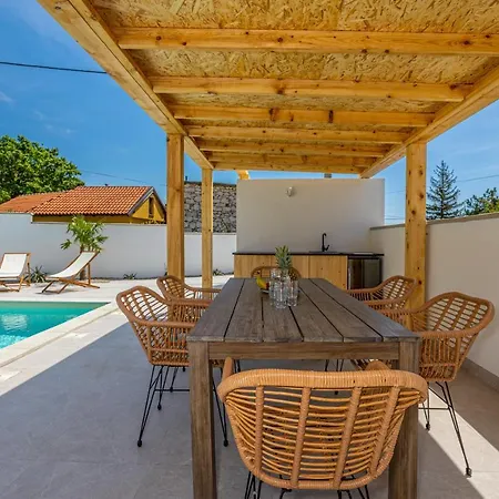 别墅 Noha 布里比尔